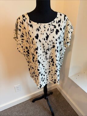 SHEIN Black & White Abstract Spot Dolman Top